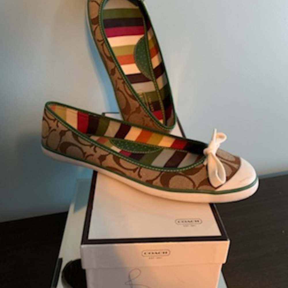 Coach, Brown, white, green trim, size 7.5 M